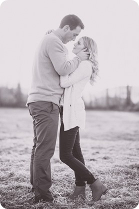 vintage-truck-engagement-session_Okanagan-photographer_sunset-field-couples-portraits__47498_by-Kevin-Trowbridge-2