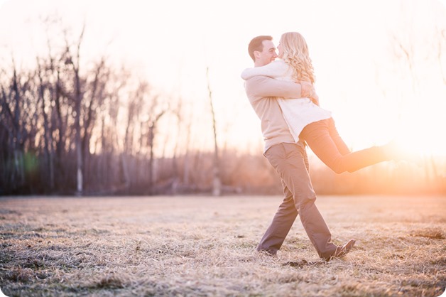 vintage-truck-engagement-session_Okanagan-photographer_sunset-field-couples-portraits__47543_by-Kevin-Trowbridge