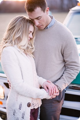 vintage-truck-engagement-session_Okanagan-photographer_sunset-field-couples-portraits__47658_by-Kevin-Trowbridge