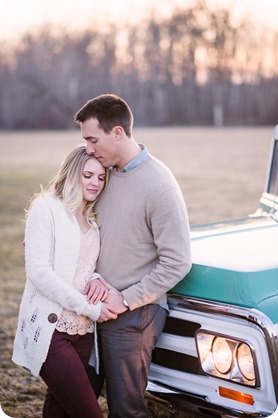 vintage-truck-engagement-session_Okanagan-photographer_sunset-field-couples-portraits__47668_by-Kevin-Trowbridge