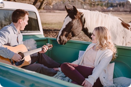 vintage-truck-engagement-session_Okanagan-photographer_sunset-field-couples-portraits__82131_by-Kevin-Trowbridge