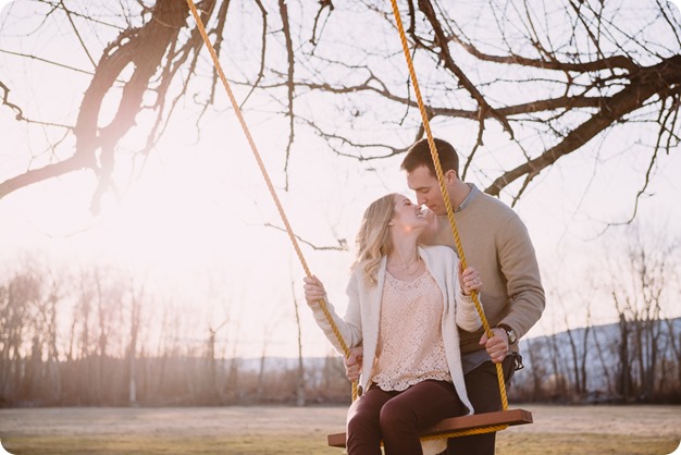 vintage-truck-engagement-session_Okanagan-photographer_sunset-field-couples-portraits__82262_by-Kevin-Trowbridge