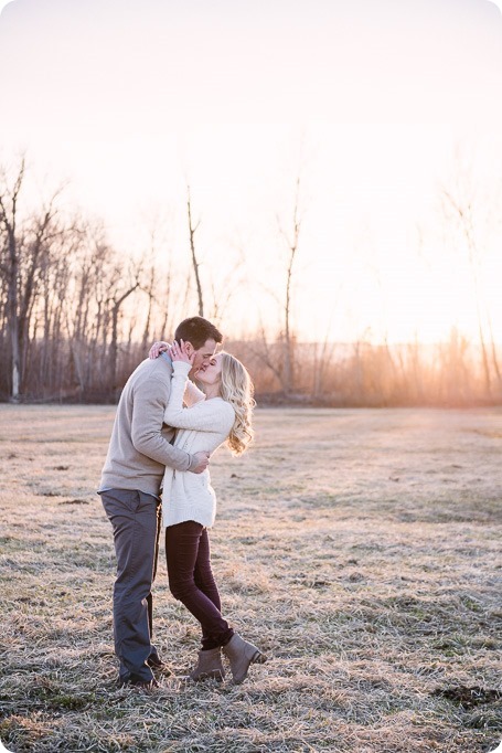 vintage-truck-engagement-session_Okanagan-photographer_sunset-field-couples-portraits__82446_by-Kevin-Trowbridge