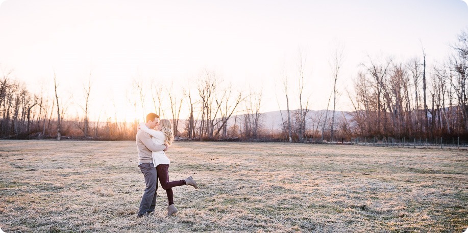 vintage-truck-engagement-session_Okanagan-photographer_sunset-field-couples-portraits__82475_by-Kevin-Trowbridge