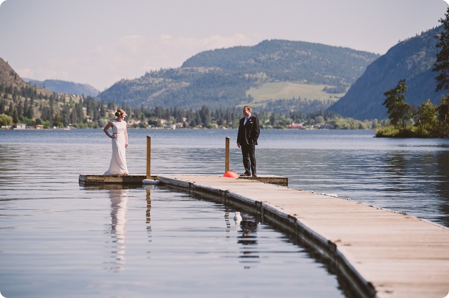 Kaleden-wedding_lake-portraits-rowboat-160_by-Kevin-Trowbridge-photography_Kelowna