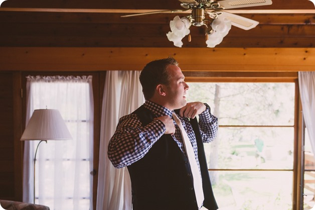 Kaleden-wedding_lake-portraits-rowboat-22_by-Kevin-Trowbridge-photography_Kelowna