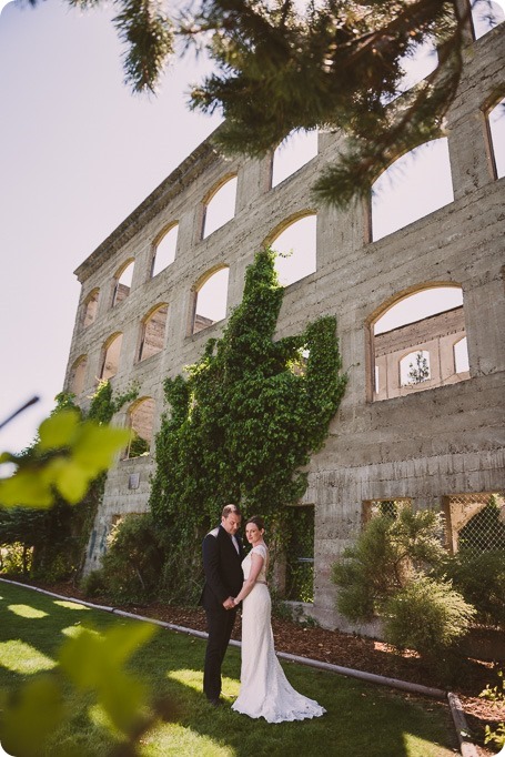 Kaleden-wedding_lake-portraits-rowboat-85_by-Kevin-Trowbridge-photography_Kelowna