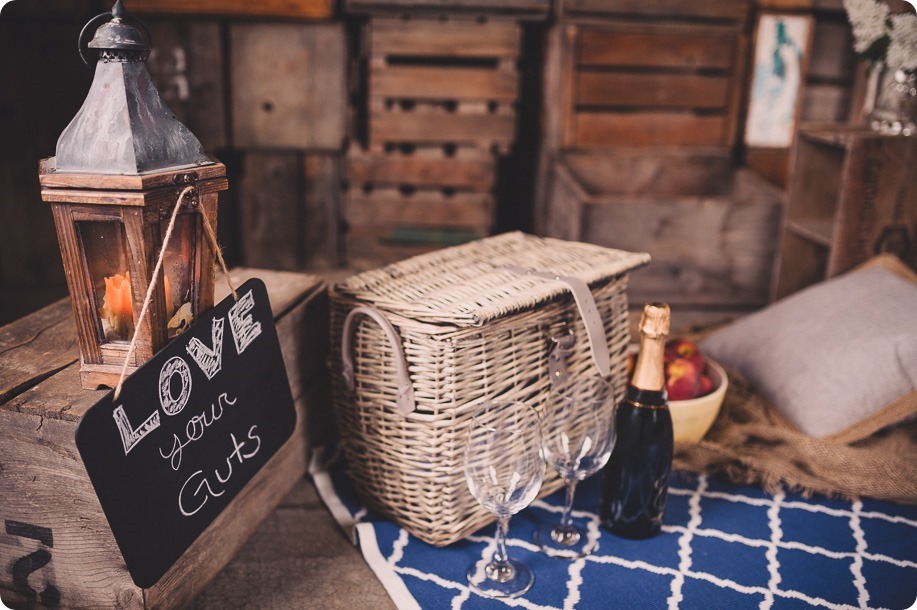 Kelowna-engagement-session_farmhouse_lake-portraits_01_by-Kevin-Trowbridge