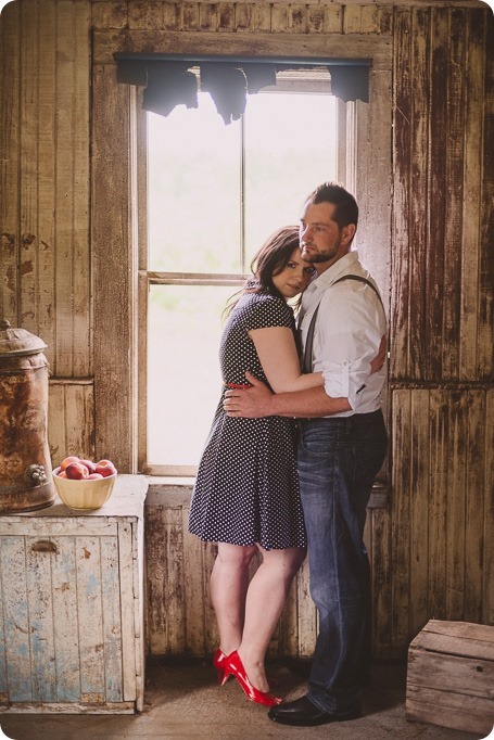 Kelowna-engagement-session_farmhouse_lake-portraits_22_by-Kevin-Trowbridge