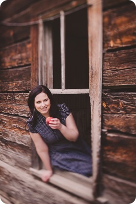 Kelowna-engagement-session_farmhouse_lake-portraits_63_by-Kevin-Trowbridge