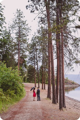 Kelowna-engagement-session_farmhouse_lake-portraits_82_by-Kevin-Trowbridge