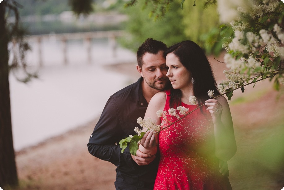 Kelowna-engagement-session_farmhouse_lake-portraits_89_by-Kevin-Trowbridge