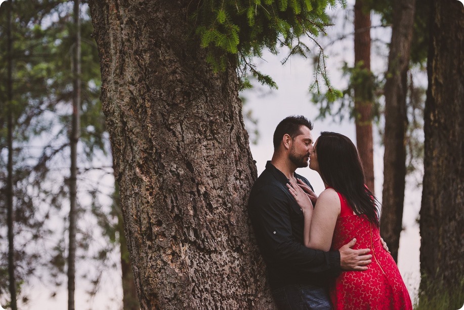 Kelowna-engagement-session_farmhouse_lake-portraits_94_by-Kevin-Trowbridge