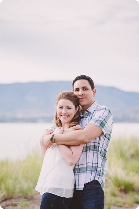 Kelowna-engagement-session_fondue-picnic_Bertram-Beach-Park_sunset_06_by-Kevin-Trowbridge