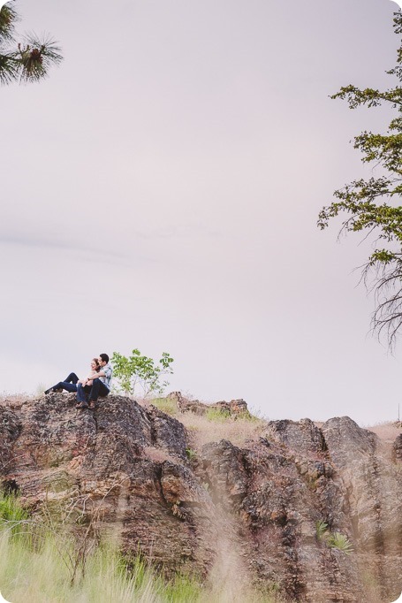 Kelowna-engagement-session_fondue-picnic_Bertram-Beach-Park_sunset_07_by-Kevin-Trowbridge