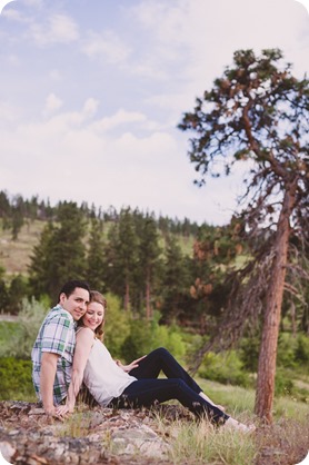 Kelowna-engagement-session_fondue-picnic_Bertram-Beach-Park_sunset_09_by-Kevin-Trowbridge