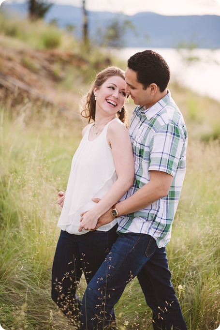 Kelowna-engagement-session_fondue-picnic_Bertram-Beach-Park_sunset_27_by-Kevin-Trowbridge