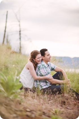 Kelowna-engagement-session_fondue-picnic_Bertram-Beach-Park_sunset_28_by-Kevin-Trowbridge