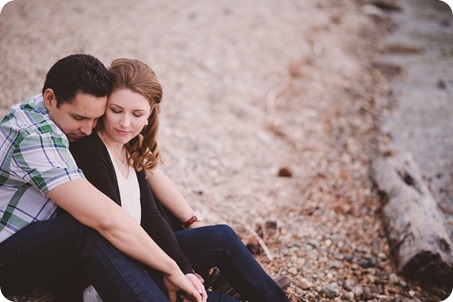 Kelowna-engagement-session_fondue-picnic_Bertram-Beach-Park_sunset_39_by-Kevin-Trowbridge