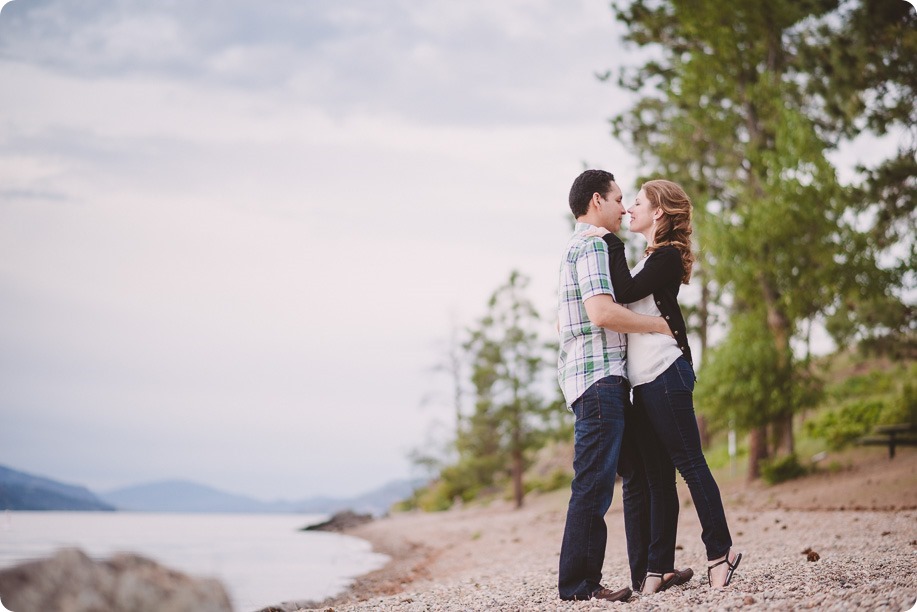 Kelowna-engagement-session_fondue-picnic_Bertram-Beach-Park_sunset_43_by-Kevin-Trowbridge