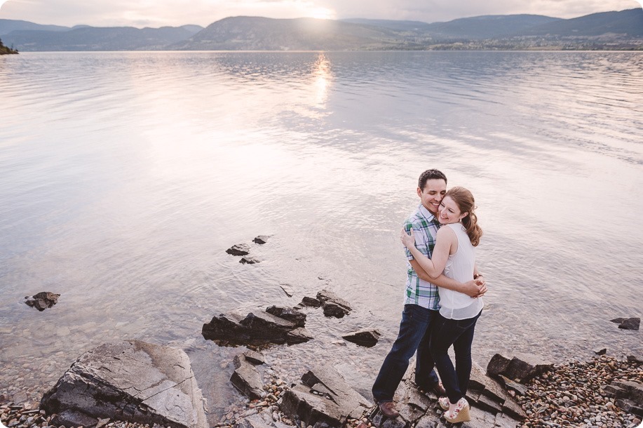 Kelowna-engagement-session_fondue-picnic_Bertram-Beach-Park_sunset_70_by-Kevin-Trowbridge