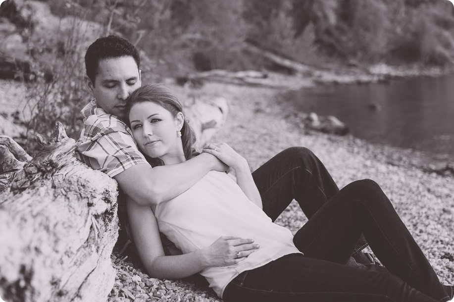 Kelowna-engagement-session_fondue-picnic_Bertram-Beach-Park_sunset_72_by-Kevin-Trowbridge