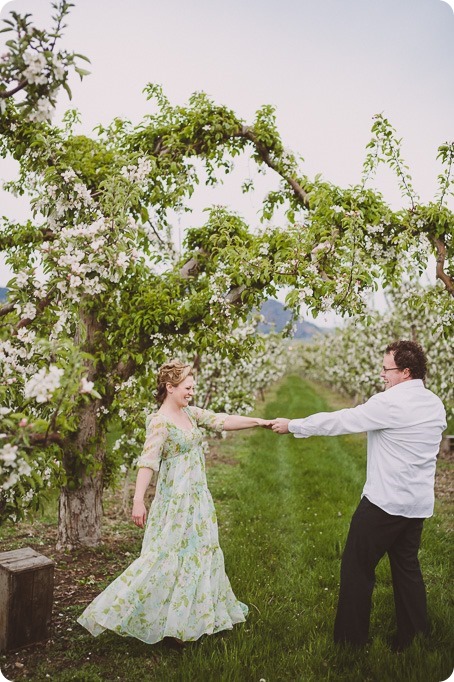 Kelowna-engagement-session_orchard-blossom_croquet-portraits_vintage-floral-dress_81_by-Kevin-Trowbridge