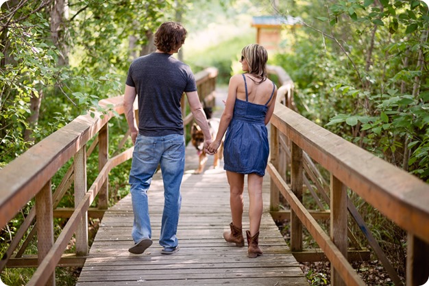 kelowna-engagement-session_lake-portraits_guitars01_by-Kevin-Trowbridge