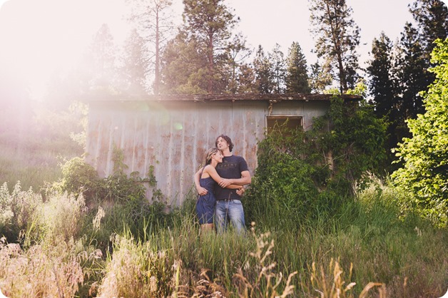 kelowna-engagement-session_lake-portraits_guitars49_by-Kevin-Trowbridge