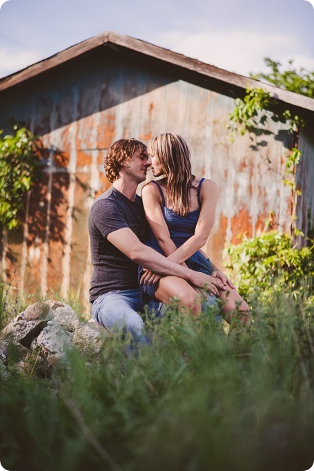 kelowna-engagement-session_lake-portraits_guitars52_by-Kevin-Trowbridge