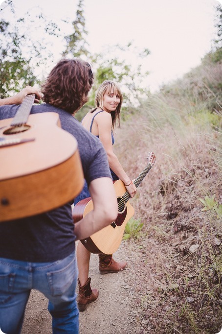 kelowna-engagement-session_lake-portraits_guitars55_by-Kevin-Trowbridge