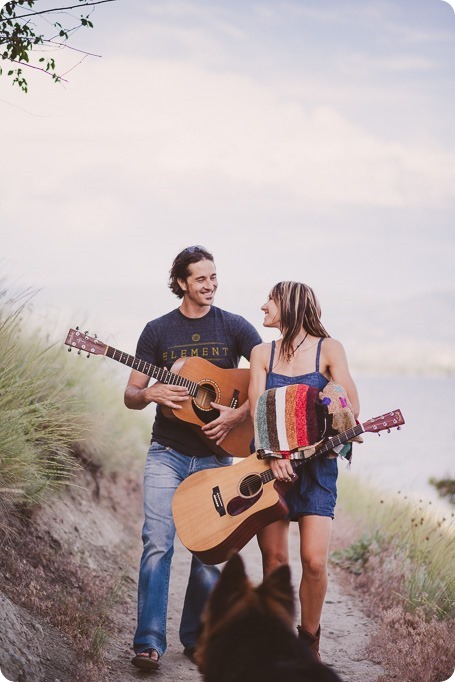 kelowna-engagement-session_lake-portraits_guitars59_by-Kevin-Trowbridge