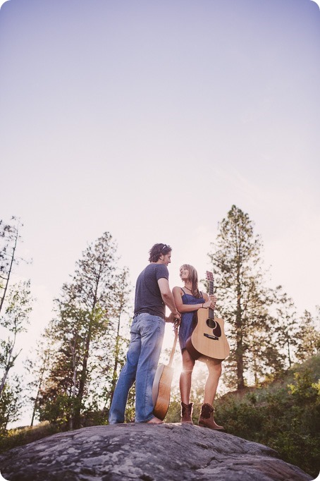 kelowna-engagement-session_lake-portraits_guitars64_by-Kevin-Trowbridge