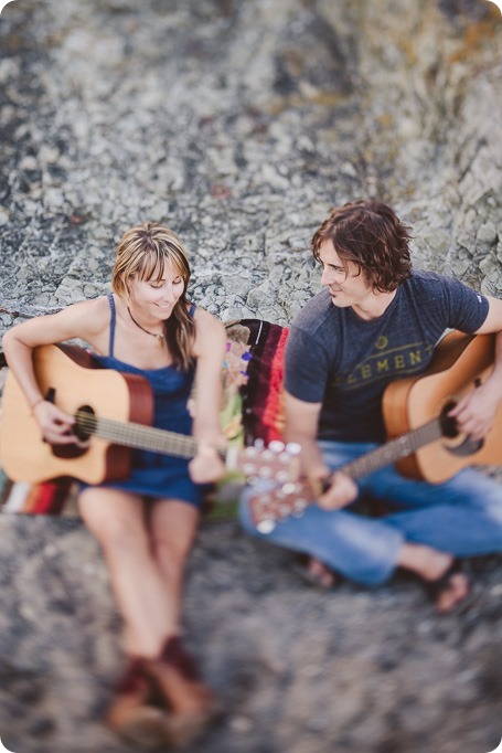 kelowna-engagement-session_lake-portraits_guitars81_by-Kevin-Trowbridge