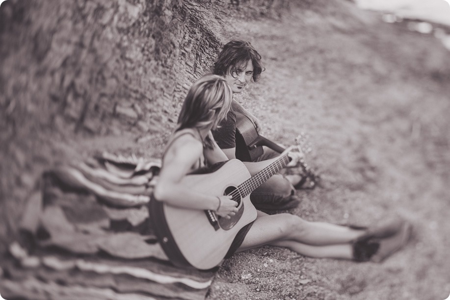 kelowna-engagement-session_lake-portraits_guitars84_by-Kevin-Trowbridge