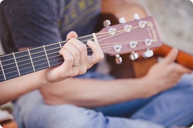 kelowna-engagement-session_lake-portraits_guitars85_by-Kevin-Trowbridge