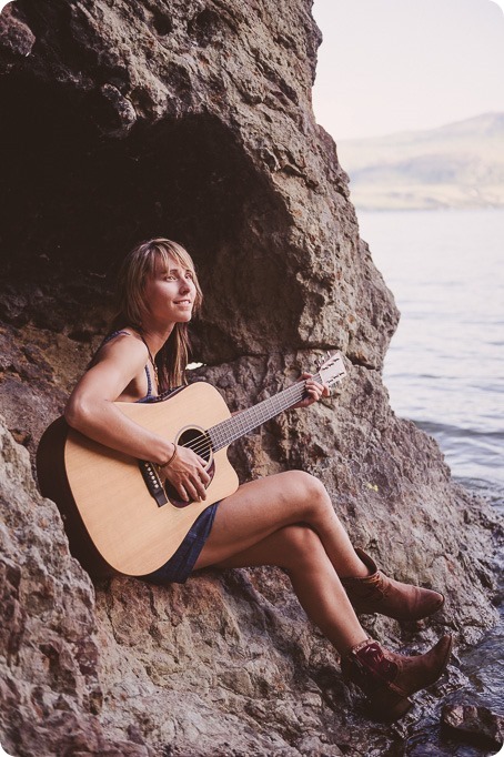 kelowna-engagement-session_lake-portraits_guitars92_by-Kevin-Trowbridge