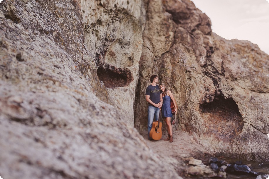 kelowna-engagement-session_lake-portraits_guitars96_by-Kevin-Trowbridge