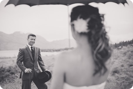 Kelowna-wedding-photographer_The-Cove-Lakeside-Resort_Gellatly-Nut-Farm_sparkler-exit__4356_by-Kevin-Trowbridge-2