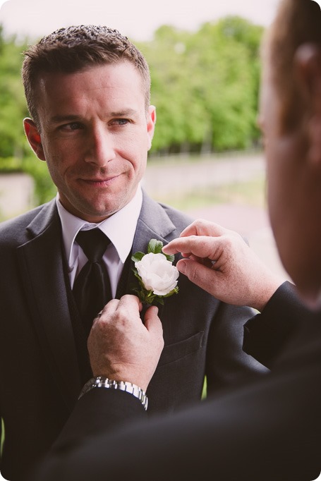 Kelowna-wedding-photographer_The-Cove-Lakeside-Resort_Gellatly-Nut-Farm_sparkler-exit__4479_by-Kevin-Trowbridge