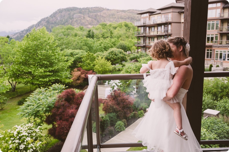 Kelowna-wedding-photographer_The-Cove-Lakeside-Resort_Gellatly-Nut-Farm_sparkler-exit__48414_by-Kevin-Trowbridge