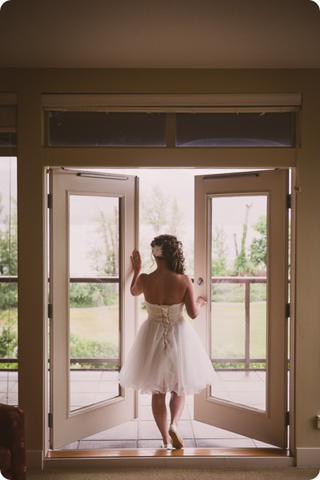 Kelowna-wedding-photographer_The-Cove-Lakeside-Resort_Gellatly-Nut-Farm_sparkler-exit__86596_by-Kevin-Trowbridge