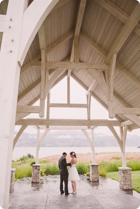 Kelowna-wedding-photographer_The-Cove-Lakeside-Resort_Gellatly-Nut-Farm_sparkler-exit__86642_by-Kevin-Trowbridge