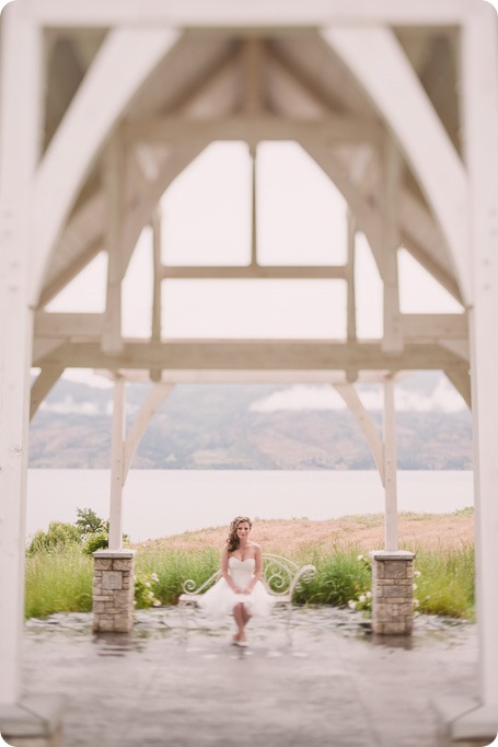 Kelowna-wedding-photographer_The-Cove-Lakeside-Resort_Gellatly-Nut-Farm_sparkler-exit__86690_by-Kevin-Trowbridge