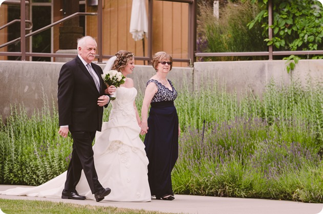 Kelowna-wedding-photographer_The-Cove-Lakeside-Resort_Gellatly-Nut-Farm_sparkler-exit__8680_by-Kevin-Trowbridge