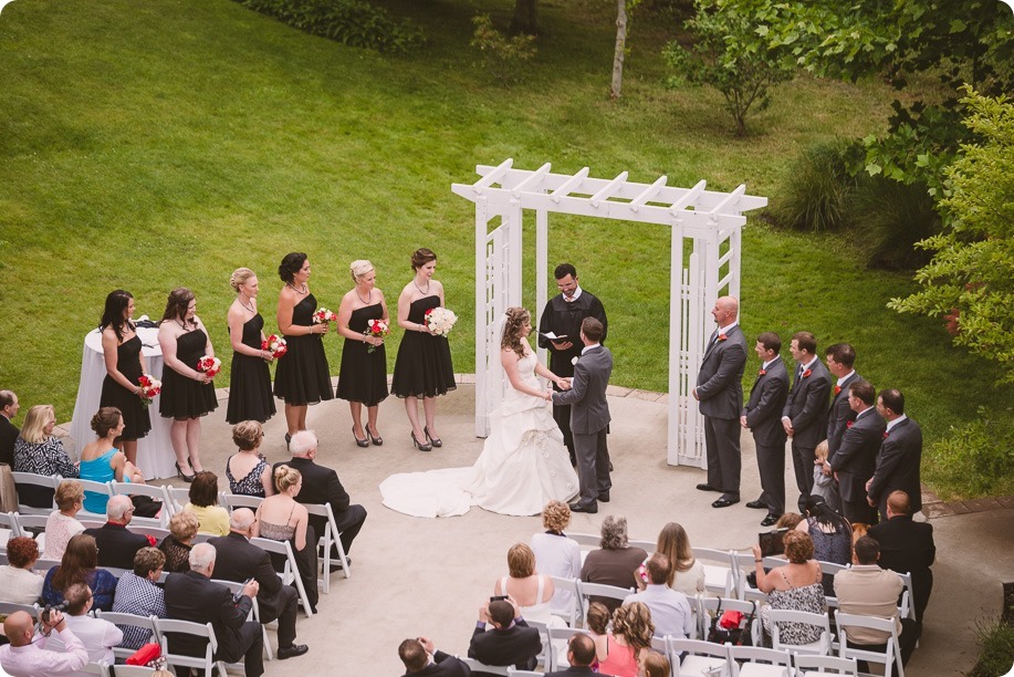 Kelowna-wedding-photographer_The-Cove-Lakeside-Resort_Gellatly-Nut-Farm_sparkler-exit__86929_by-Kevin-Trowbridge