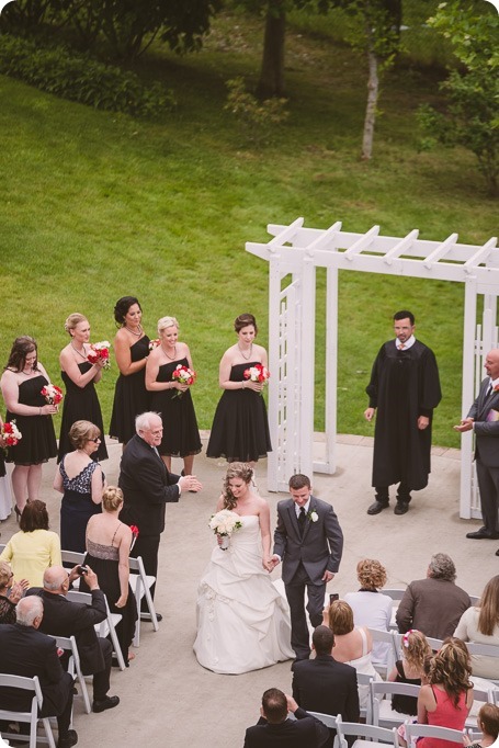 Kelowna-wedding-photographer_The-Cove-Lakeside-Resort_Gellatly-Nut-Farm_sparkler-exit__86975_by-Kevin-Trowbridge