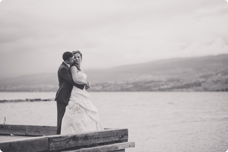 Kelowna-wedding-photographer_The-Cove-Lakeside-Resort_Gellatly-Nut-Farm_sparkler-exit__87549_by-Kevin-Trowbridge-2