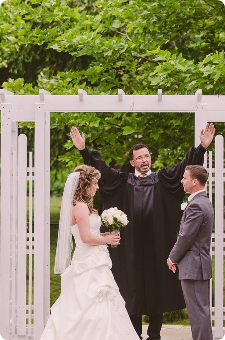 Kelowna-wedding-photographer_The-Cove-Lakeside-Resort_Gellatly-Nut-Farm_sparkler-exit__8764_by-Kevin-Trowbridge