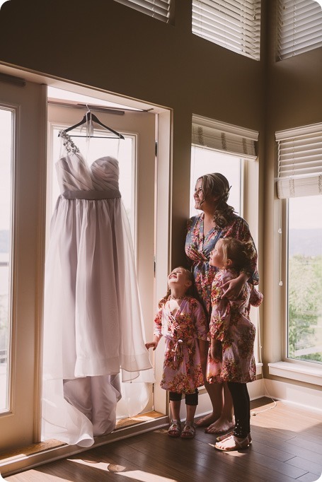 The-Cove-resort-wedding_Kelowna-lake-vineyard-portraits_07_by-Kevin-Trowbridge-photography_Kelowna